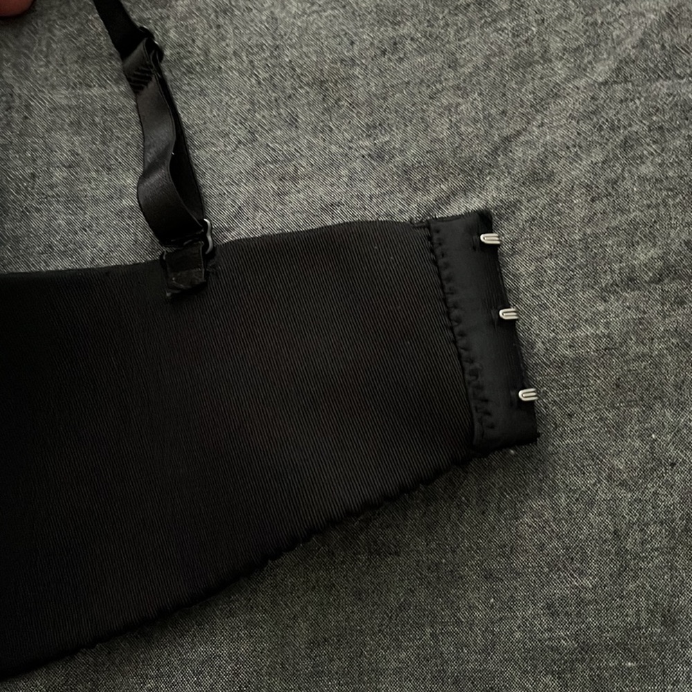 Nwot Shiny Black Push Up Bra 36c - image 3